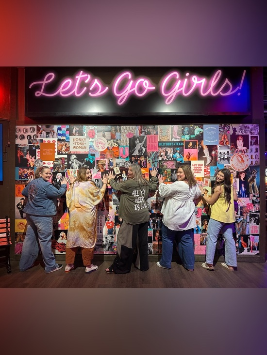 Hot & Flashy In DFW - Picture 4 of 8